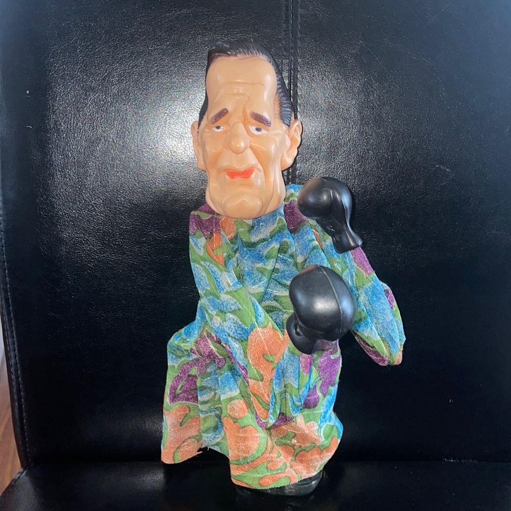 💚 President Nixon Boxing hand puppet .